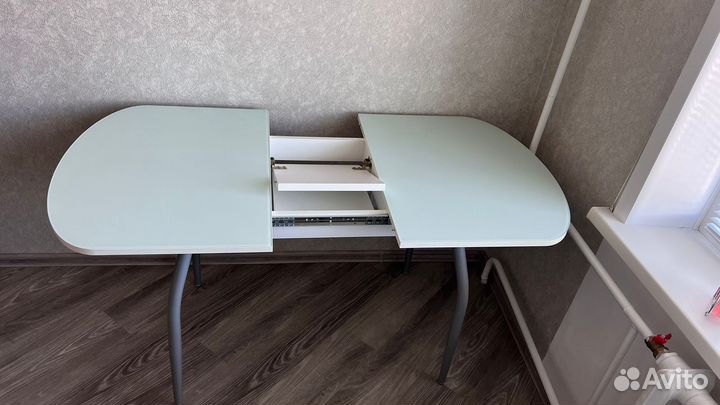 Кухонный стол и стулья