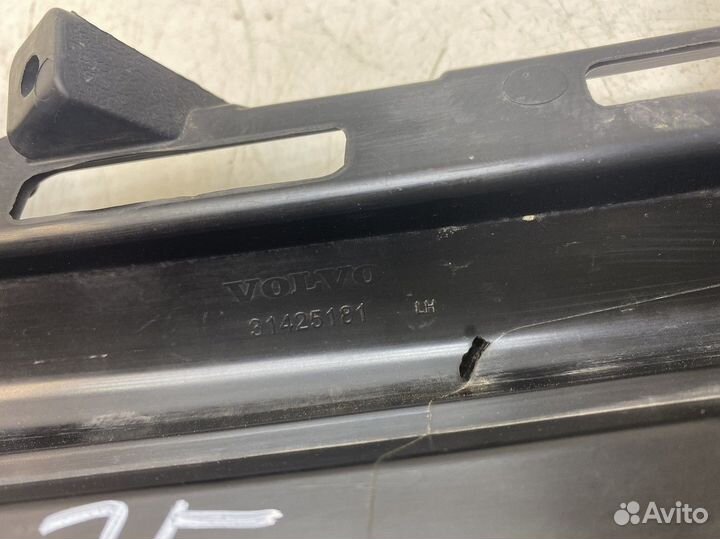 Решётка в бампер левая Volvo XC60 2017+