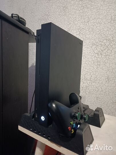 Игровая приставка xbox one X 1тб