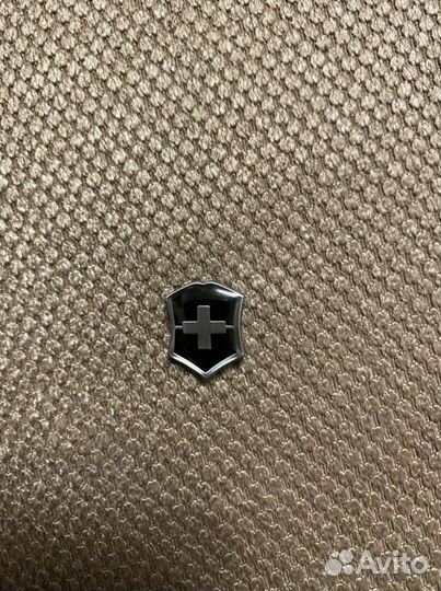 Значок victorinox
