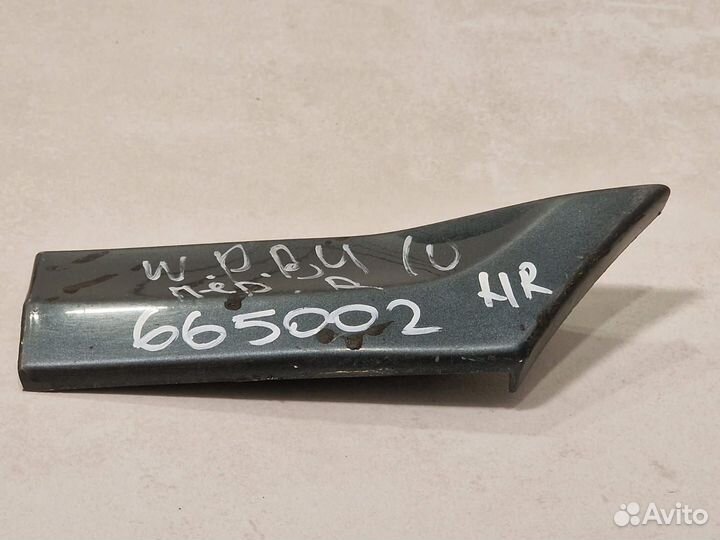 Молдинг переднего правого крыла VW Passat B4