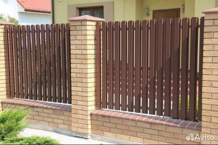 Забор из евроштакетника