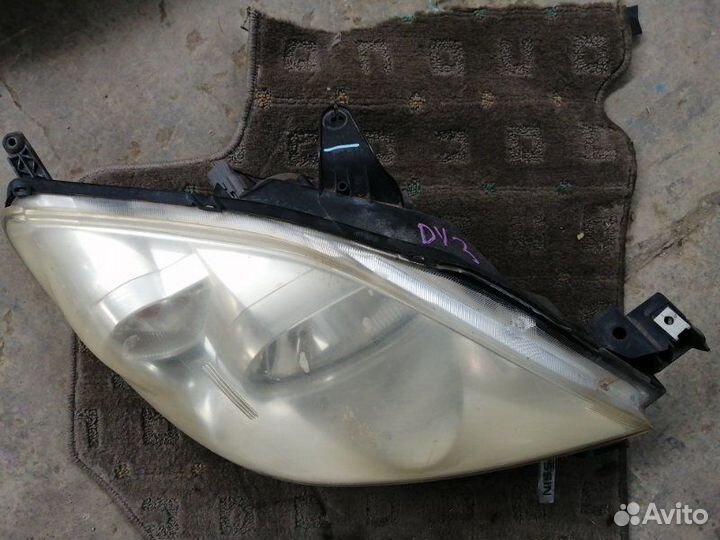 Фара передняя правая Mazda Demio DY