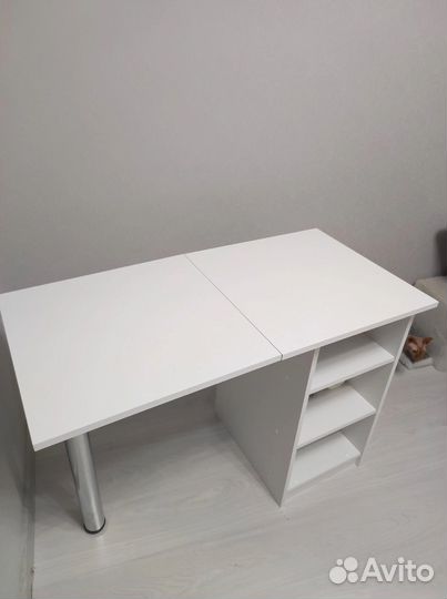 Маникюрный стол складной