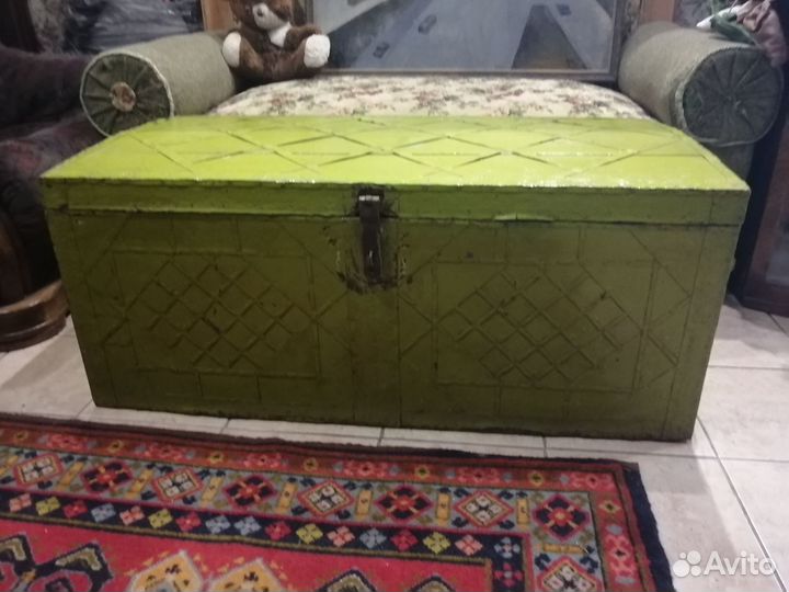 Сундук деревянный старинный