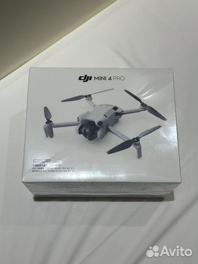 Квадрокоптер DJI Mini 4 Pro Fly More Combo Plus