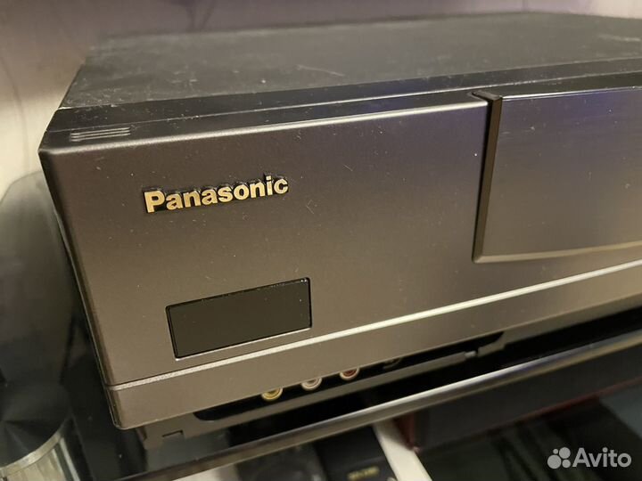 Видеомагнитофон Panasonic NV-HS1000EG
