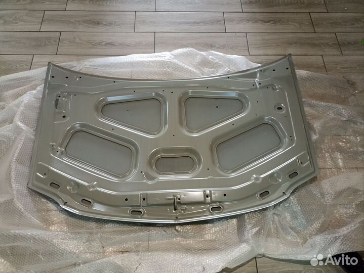 Капот на LADA largus 1е поколение