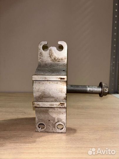 Сайлентблок передний подвески Mercedes Bens CLA