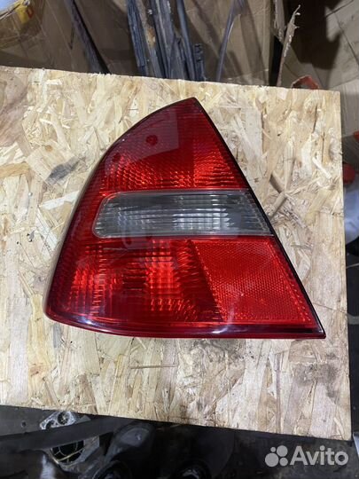 Задний левый фонарь для Виктора на каризму