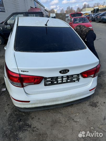 Kia Rio 3 задняя часть кузова