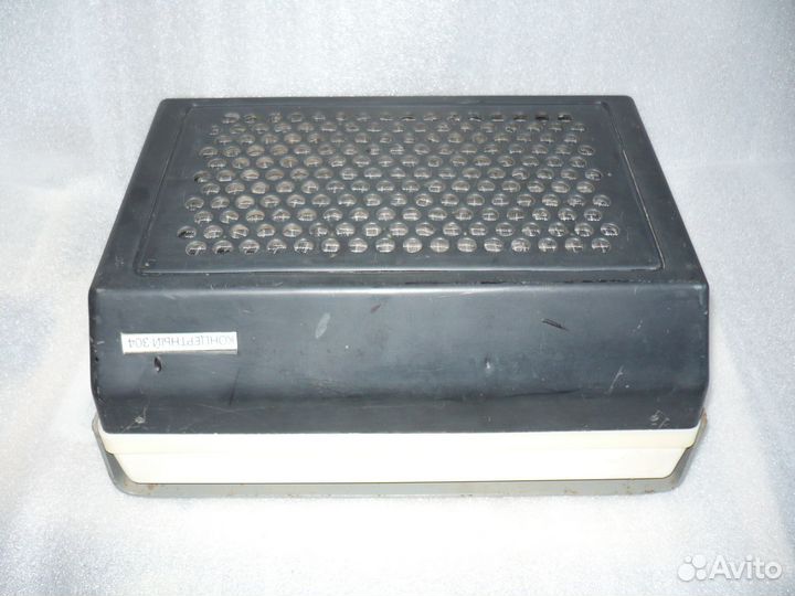 Проигрыватель виниловых пластинок 