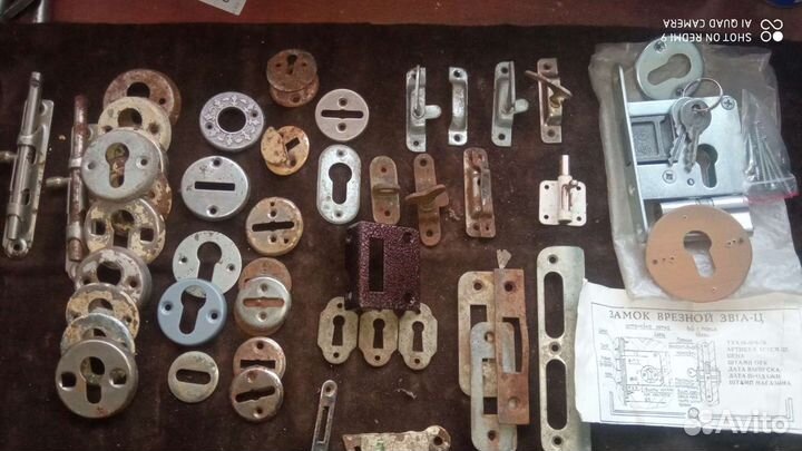 Щеколды, петли, пружины на дверь, ключи, замки