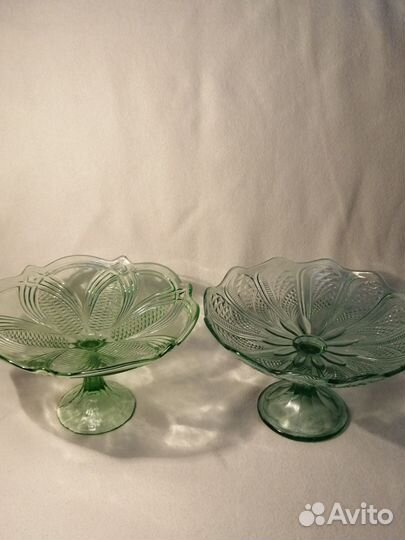 Ваза - фруктовница на ножке цветное стекло(ссср)