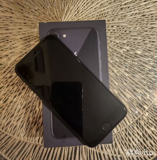iPhone 8, 64 ГБ
