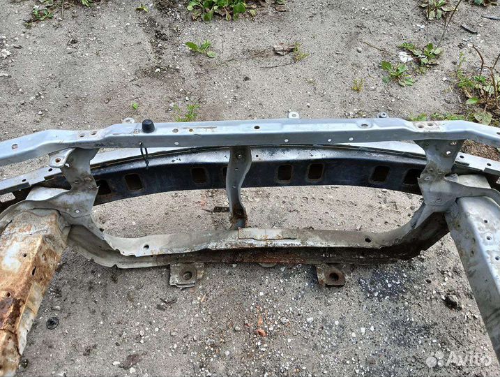 Передняя часть кузова Mitsubishi carisma