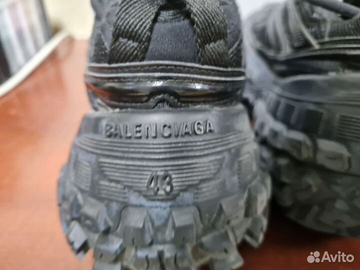 Balenciaga defender