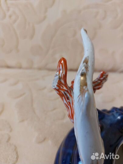 Фарфоровая статуэтка