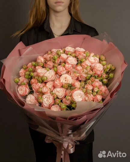 Букеты из кустовых роз гигант