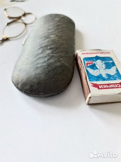 Пенсне с чехлом
