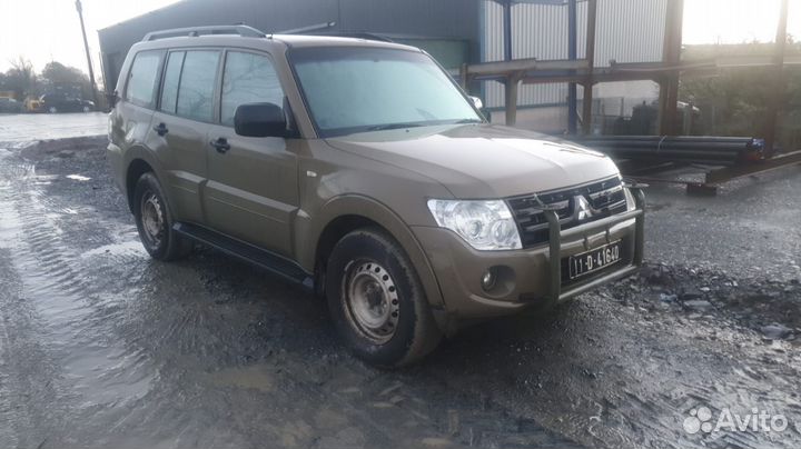 Бампер задний mitsubishi pajero 4 2011