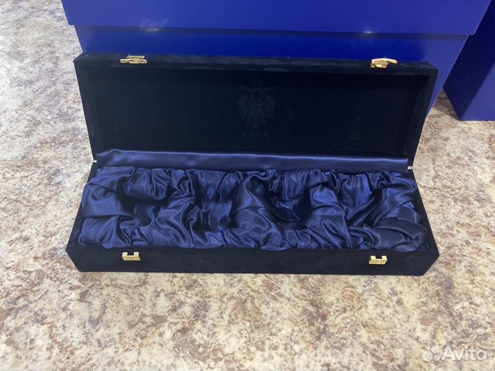 Подарочная коробка упаковка