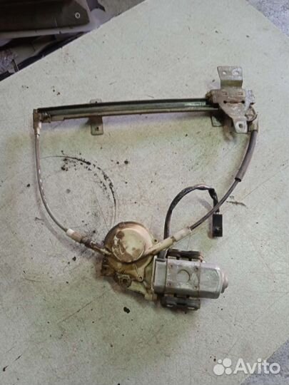 Стеклоподъёмник задний правый Nissan Terrano 2