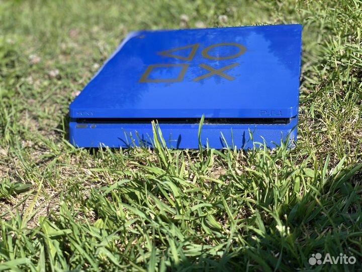 PlayStation 4 slim blue limited edition