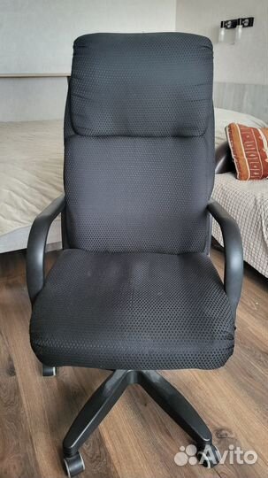 Офисное кресло