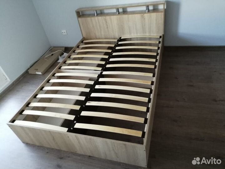 Кровать с матрасом