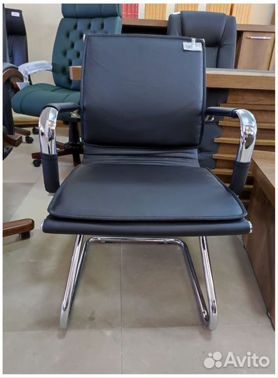 Офисное кресло