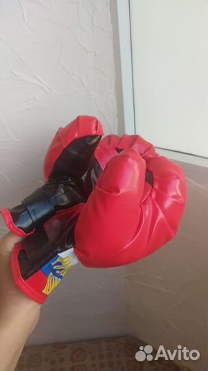 Боксерские перчатки и груша