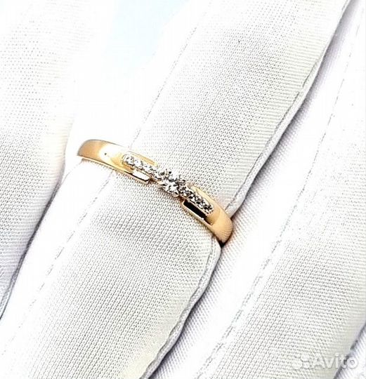 Золотое кольцо с фианитом 19р