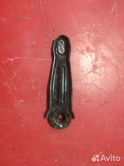 Кронштейн балки подвески задний левый Nissan