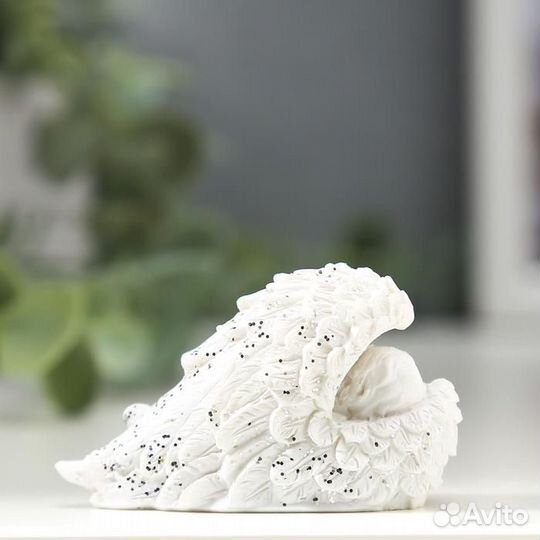 Сувенир полистоун 'Белоснежный ангел укрывшийся кр