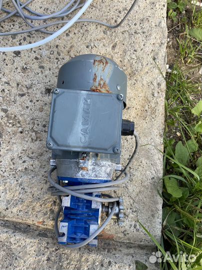 Двигатель с редуктором