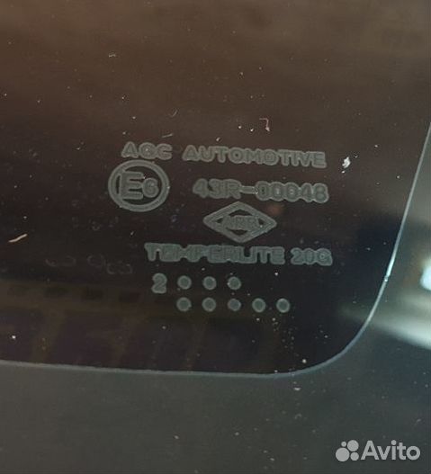 Стекло кузовное глухое правое Renault Duster