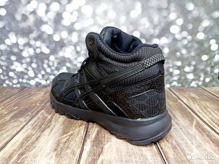 Зимние кроссовки Asics