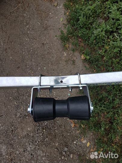 Прицепа ролик килевой С кронштейном 60х40