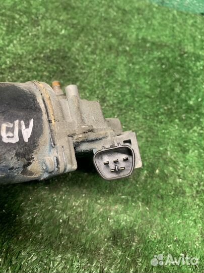 Моторчик передних стеклоочистителей Toyota Avensis