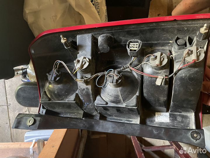 Задний левый фонарь на Land discovery 3