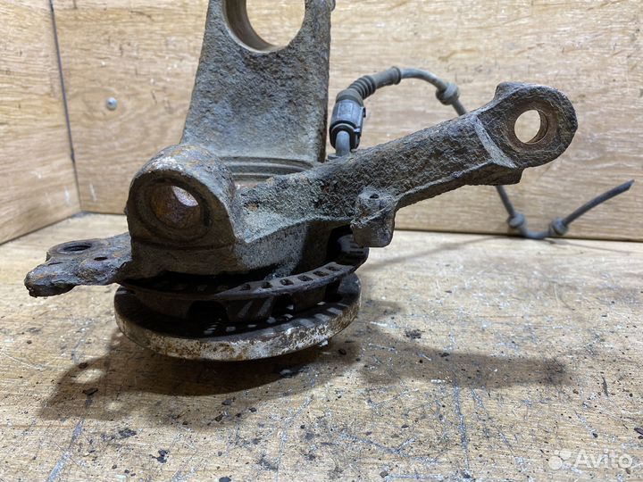 Поворотный кулак правый VW Golf 4 288мм X61