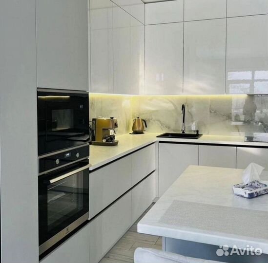 Кухонный гарнитур на заказ с подсветкой