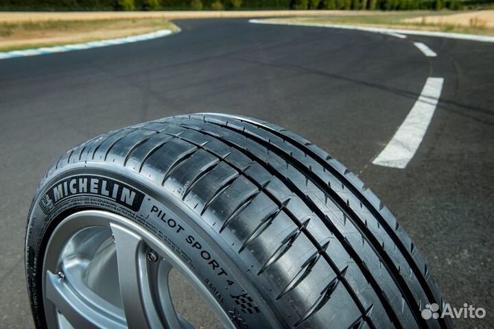 Michelin Pilot Sport 4 S 285/30 R22