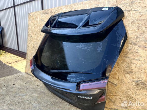 Toyota C-HR крышка багажника 2019-2023