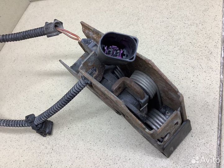 Замок капота Volkswagen Caddy BST 2008