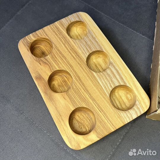 Новая деревянная подставка для яиц