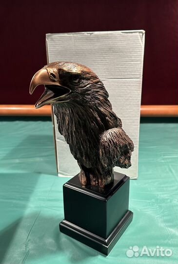 Статуэтка птицы орел