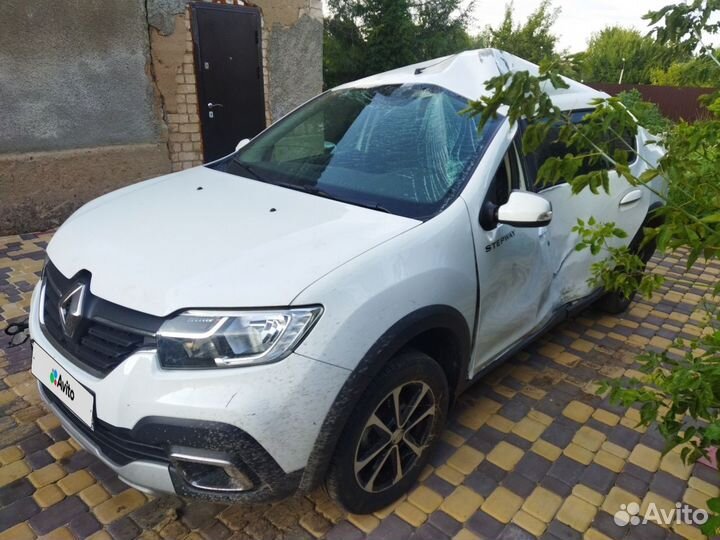 Renault Logan Stepway 1.6 МТ, 2020, битый, 39 000 км