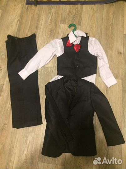 Костюм тройка